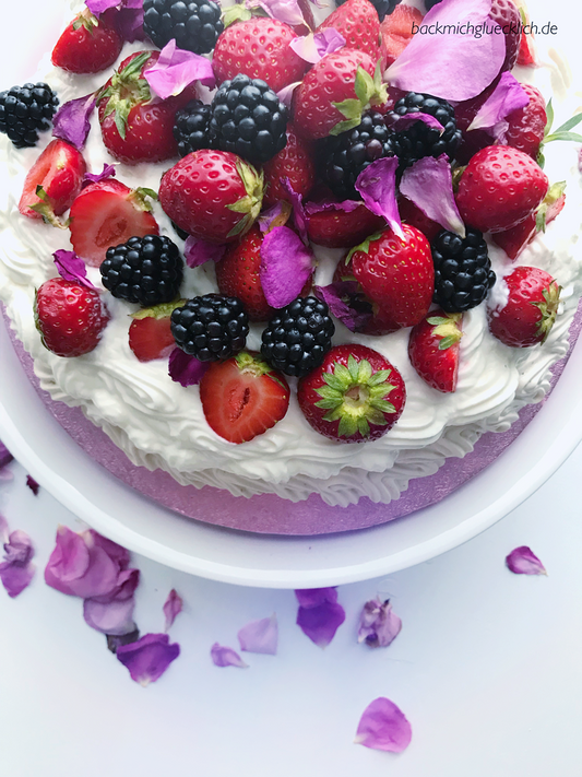 Pavlova 🍓🍓 mit Erdbeerpulver und frischen Früchten vom Markt