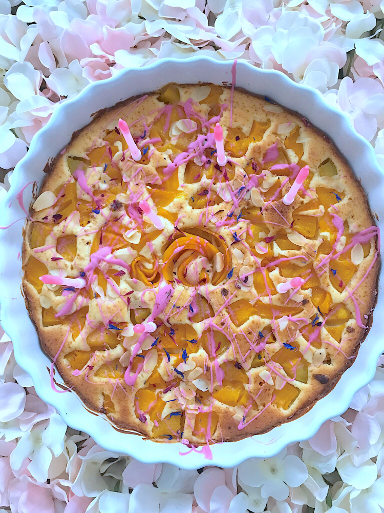 Versunkener Pfirsich - Kuchen mit Blütenstaub