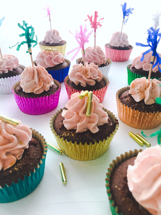 Schoko - Aprikosen Cupcake mit Himbeer Topping