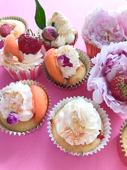 Erdbeer-Buttermilch Cupcakes mit Zitronen Topping