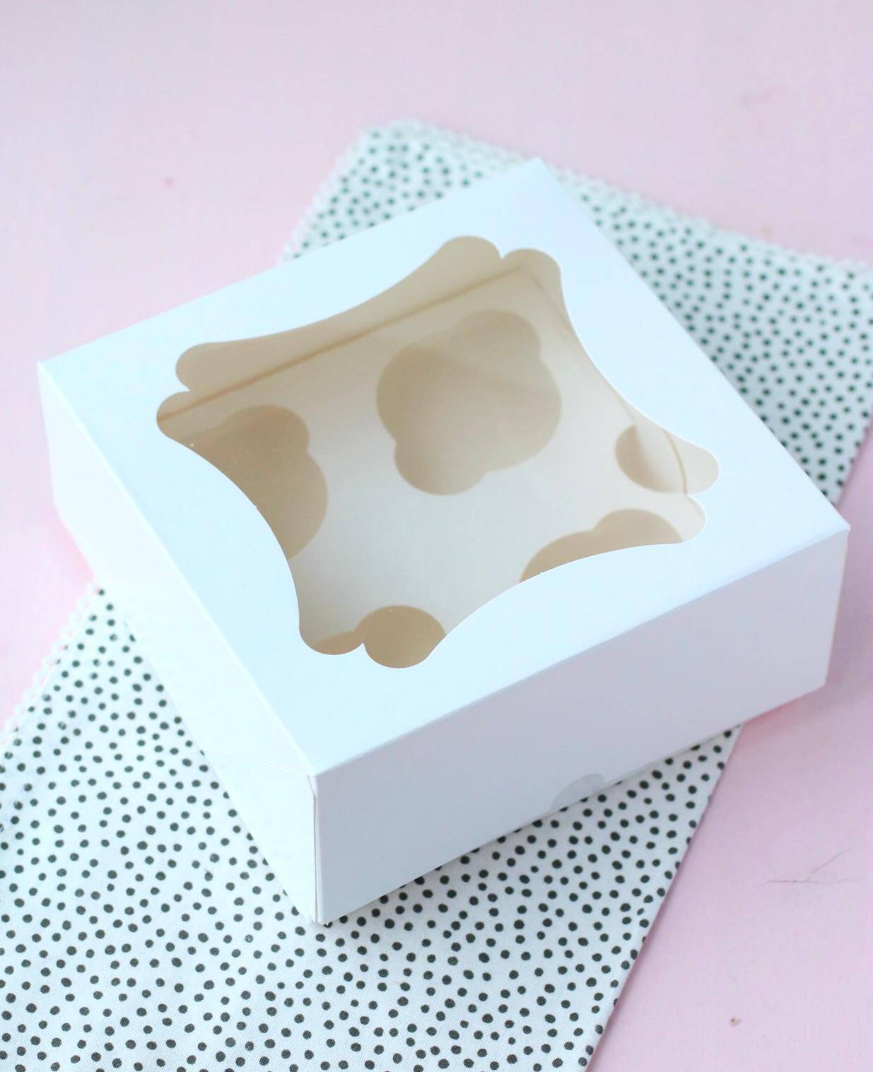 Cupcake Schachtel weiss 4 er Box geschwungen - Der Backmichgluecklich Online Shop